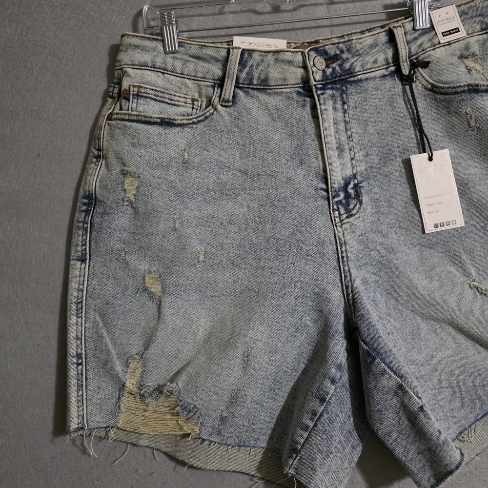 NWT Judy Blue Womens High Rise Mineral Wash Distressed Boyfriend Shorts Size XXL